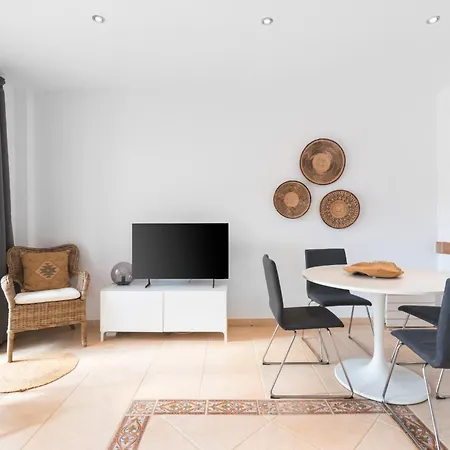 Tio Charles De June - Charming 2 Bedroom *