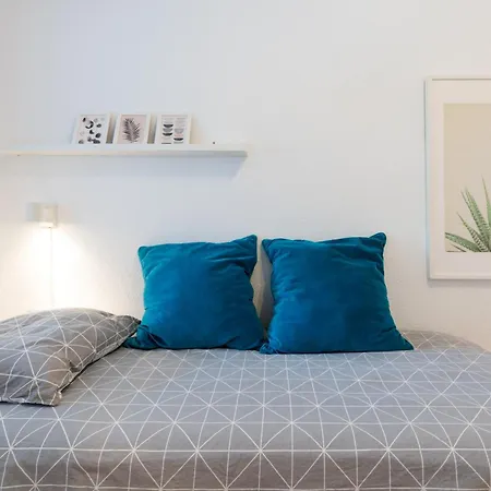 Tio Charles De June - Charming 2 Bedroom Apartment *