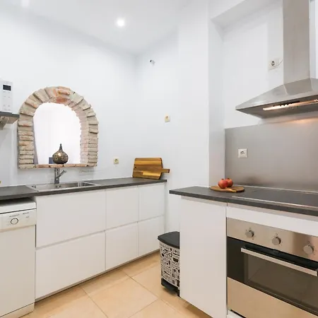Apartment Tio Charles De June - Charming 2 Bedroom *