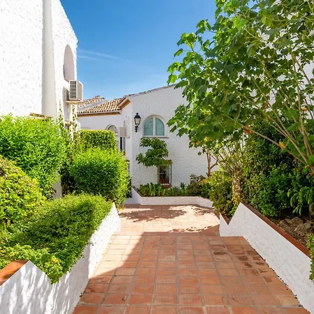 Apartment Tio Charles De June - Charming 2 Bedroom Benalmadena